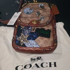 COACH X KEITH HARING KISSLOCK CLUTCH IN SIGNATURE PATCHWORK